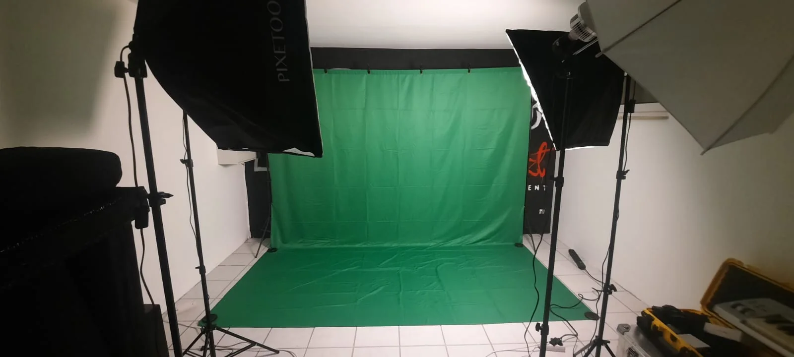 Greenscreen- und Lichtaufbau im Studio von GRIMMGHOZT