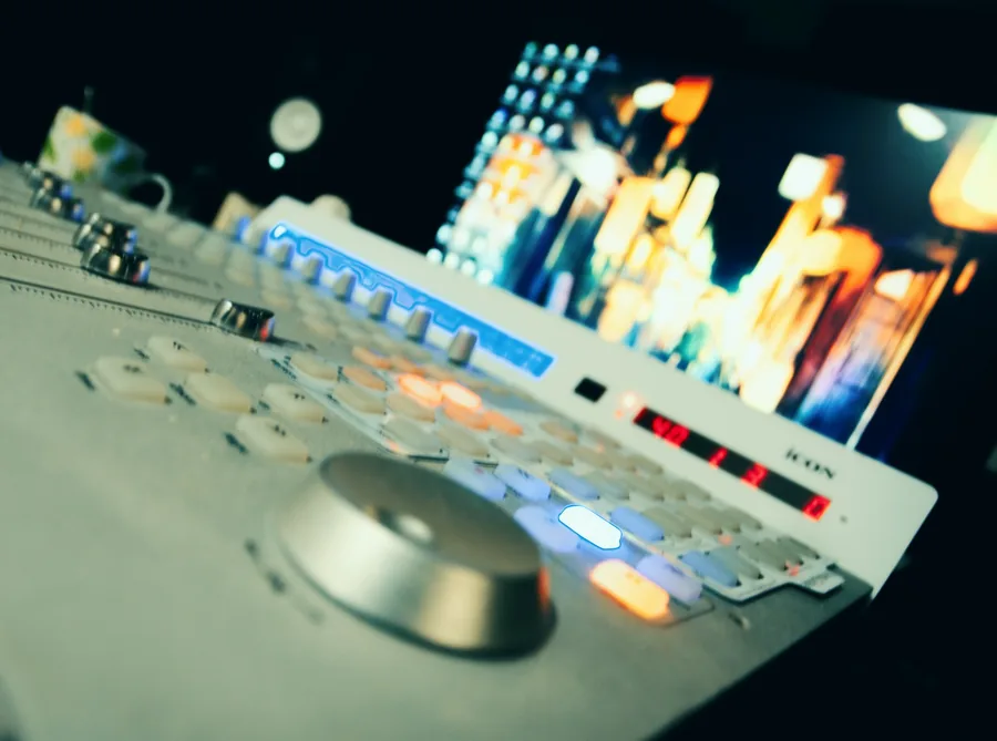 Musik-Controller im Studio